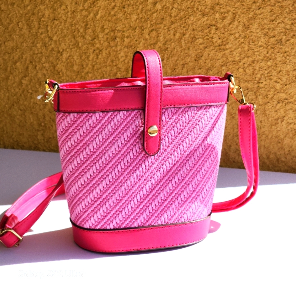 AR New York Women's Weekend Pink Straw Bucket Bag Crossbody - Picture 2 of 10